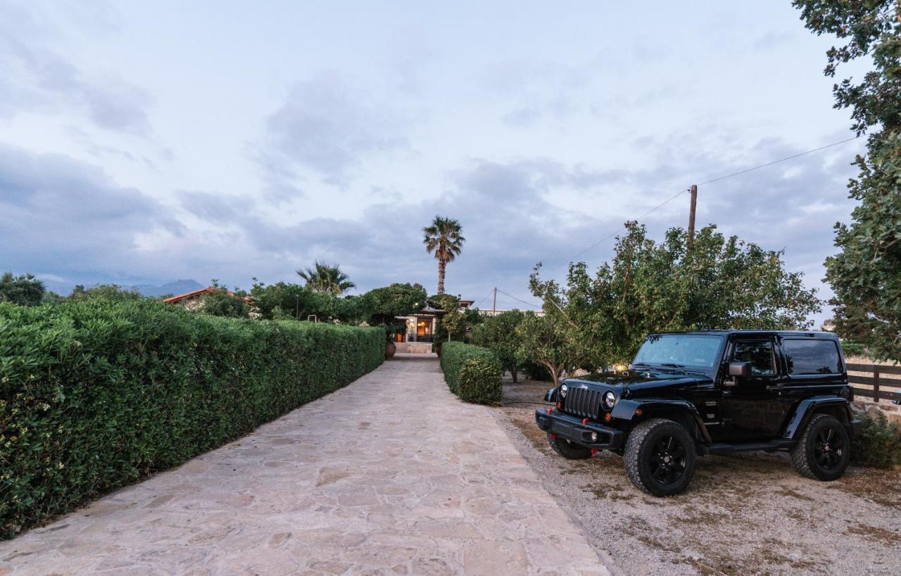 Villa Repsimia With Private Jacuzzi คอคคิโนส เปียร์โกส ภายนอก รูปภาพ